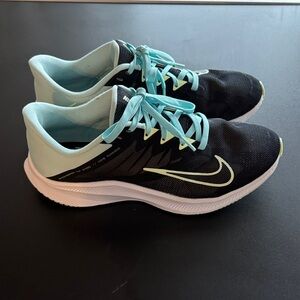 Nike Women's Black and Mint Athletic Shoes